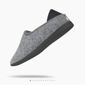 Mahabis Classic Slippers Gray/Black Size US Women’s 8 US Mens 6.5 - 100% wool